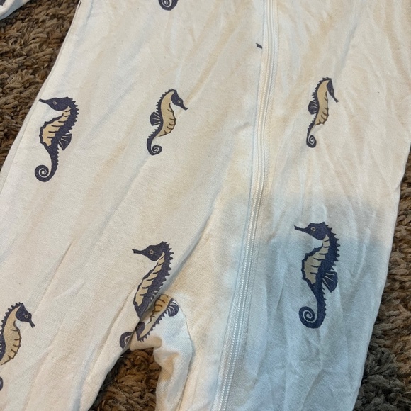 Kyte Baby Orchid Seahorse Patterned footed bamboo zippered sleeper - Picture 2 of 5